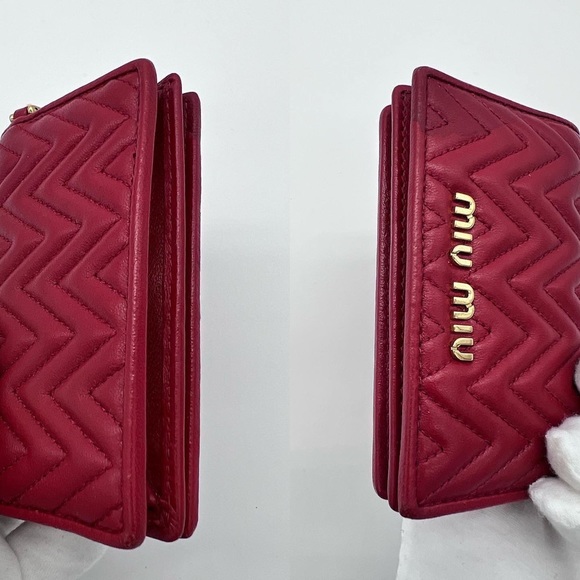 ❌SOLD❌Authentic Miu Miu lambskin card holder / key cles - Picture 5 of 9